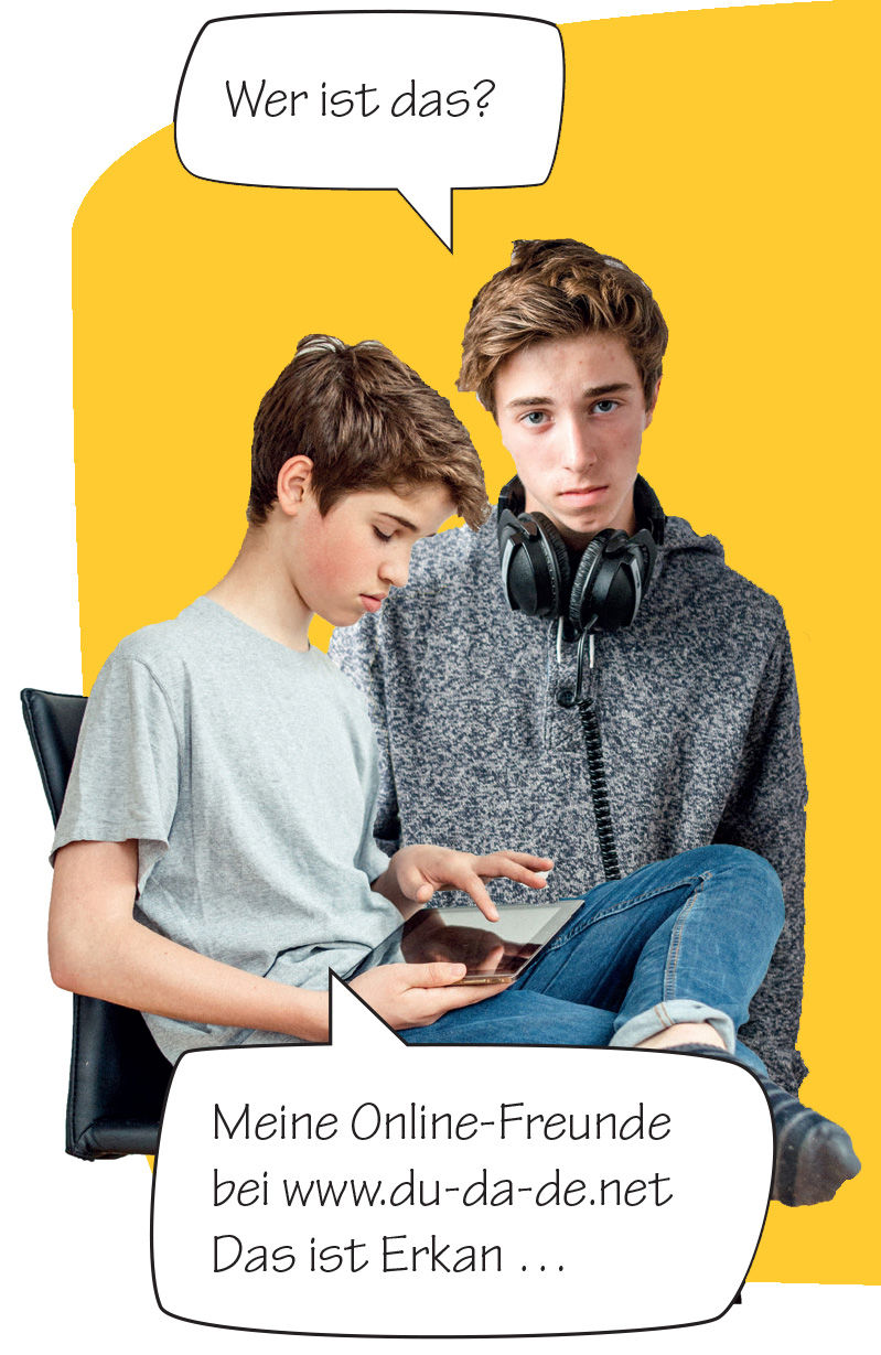 Pavaizduoti du paaugliai – Janas ir Antonas. Janas sėdi ir rimta mina žiūri į planšetinį kompiuterį. Vilki šviesiai pilkus marškinėlius trumpomis rankovėmis ir tamsiai mėlynus džinsus. Antonas stovi už Jano, vilki pilką džemperį su gobtuvu, ant kaklo yra užsidėjęs dideles juodas ausines, veido išraiška rimta, žiūri tiesiai.  Šalia Antono yra kalbos laukelis su klausimu vokiečių kalba: „Wer ist das?“. Jano kalbos laukelyje pateiktas atsakymas „Meine Online-Freunde bei www.du-da-de.net Das ist Erkan …“.